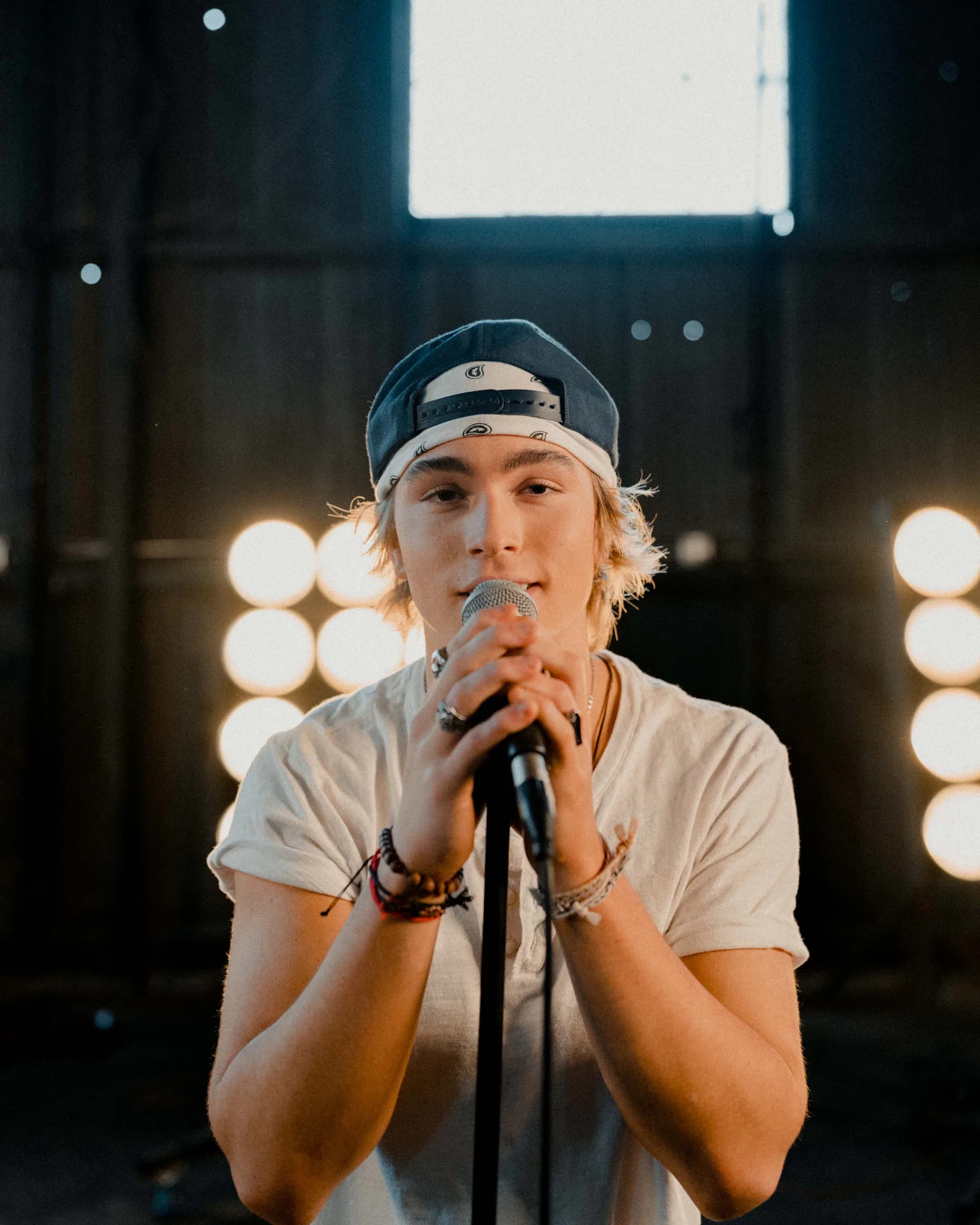 HIGH TIDE BTS behind-the-scenes photograph 10.