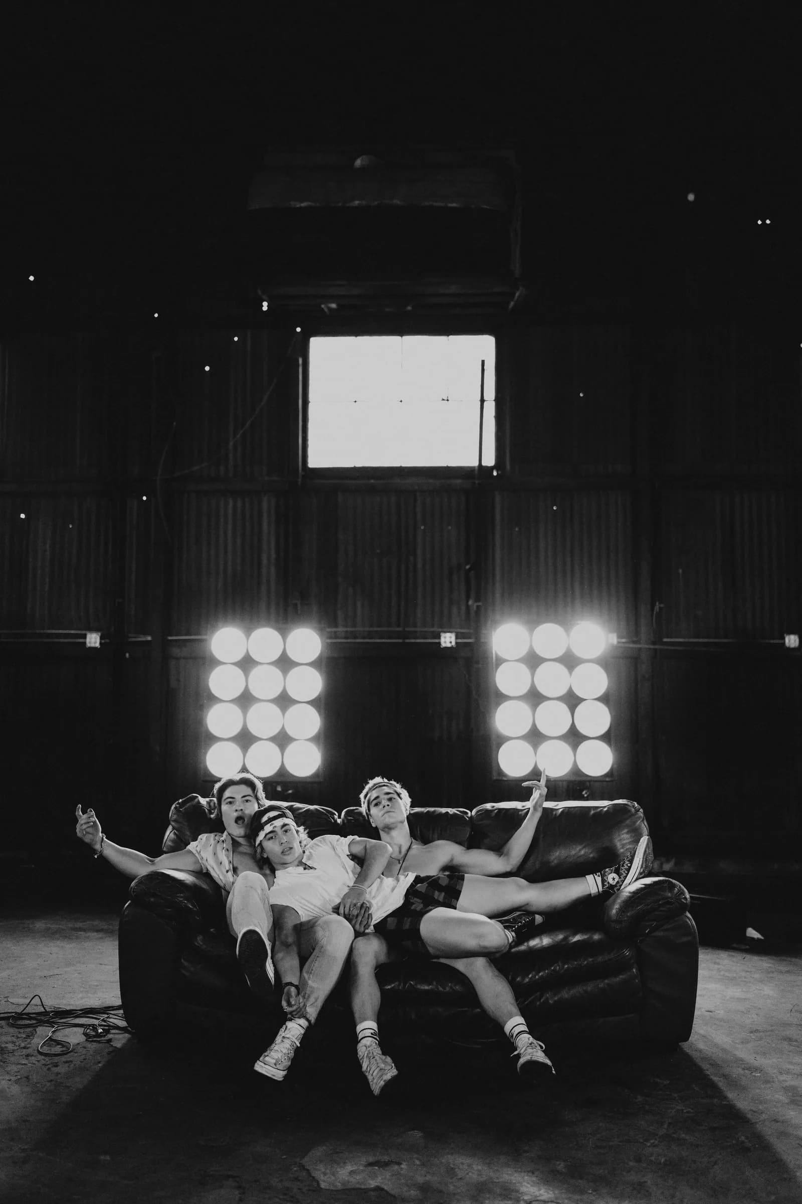 HIGH TIDE BTS behind-the-scenes photograph 14.
