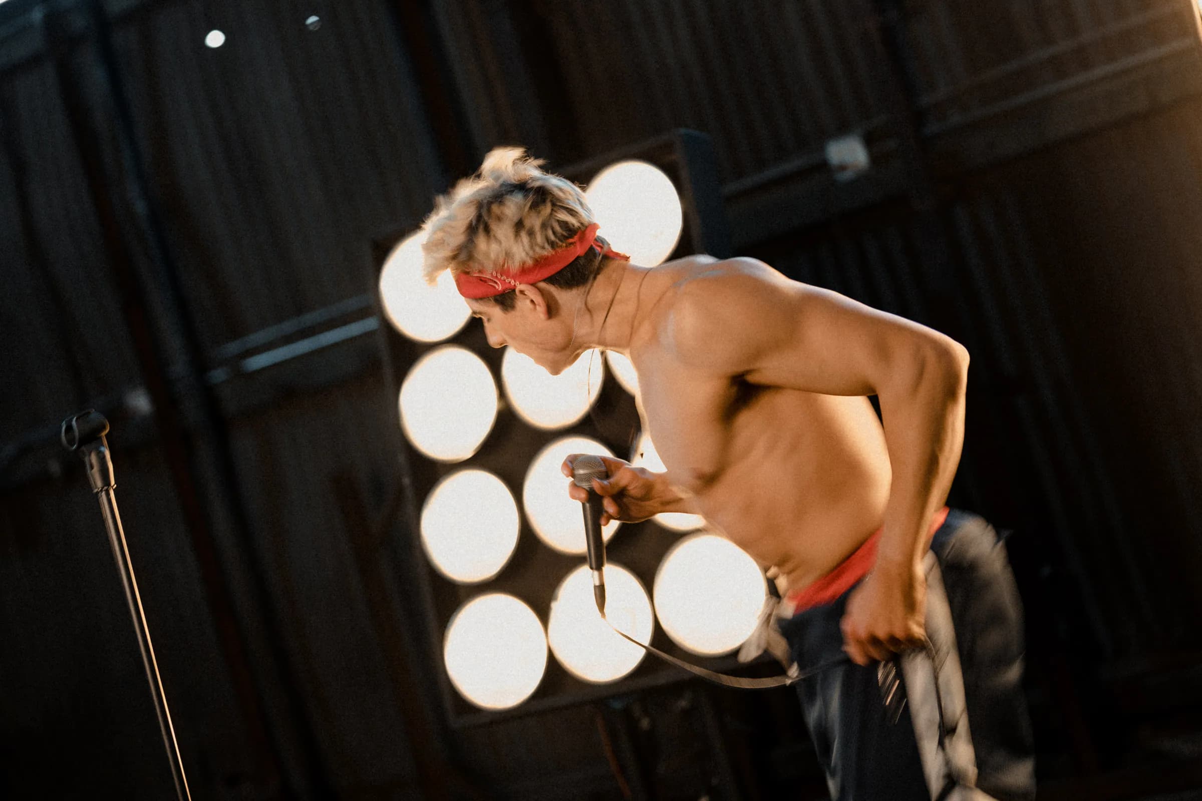 HIGH TIDE BTS behind-the-scenes photograph 19.