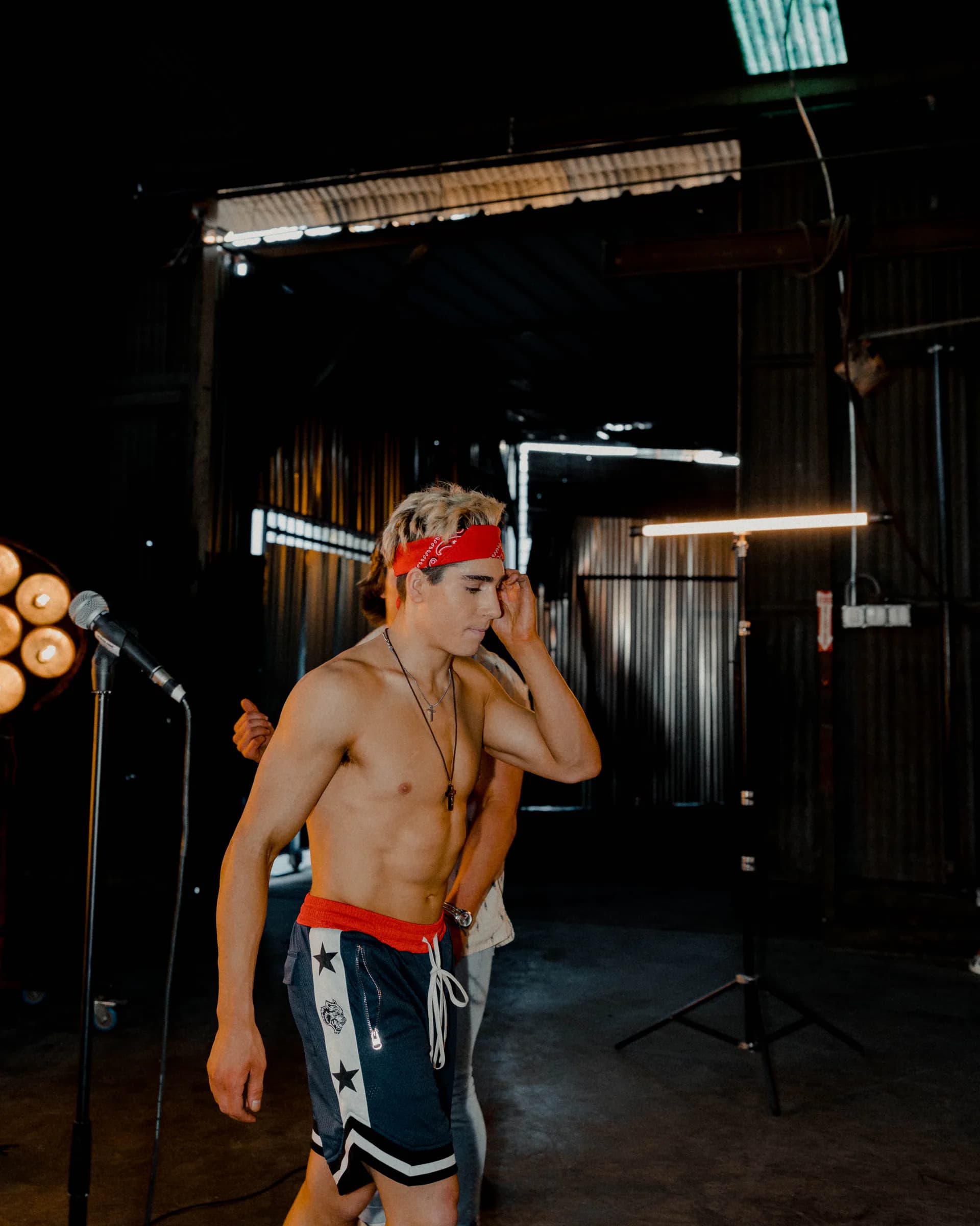 HIGH TIDE BTS behind-the-scenes photograph 6.